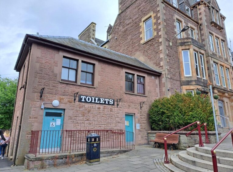 Crieff public toilets exterior