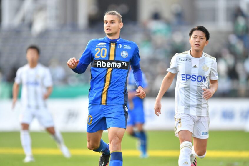 Dorian Babunski in action in Japanese football in 2020