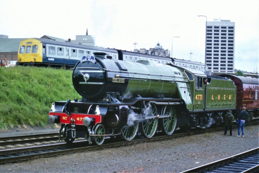 The 4771 Green Arrow at Dundee in 1987.