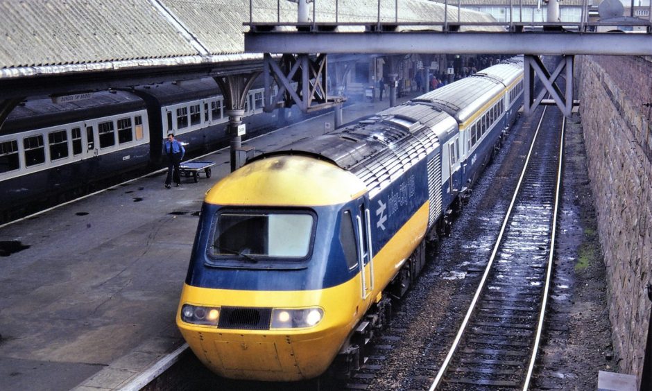 InterCity 125 at Dundee station. 