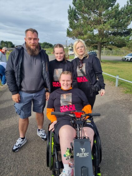  Angus cerebral palsy teenager Ayley Hirsch fundraising walk