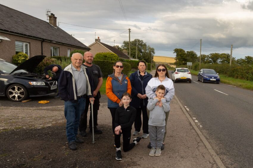 A935 residents 30mph speed limit call.