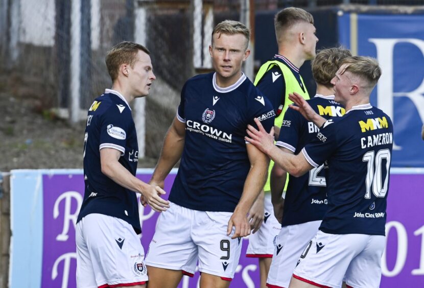 Dundee celebrate against St Mirren