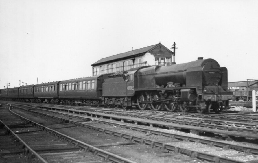 Black Watch stationary on the tracks in 1927.