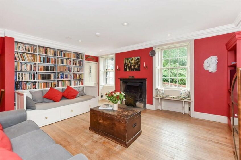 Built-in bookshelves maximise the space.