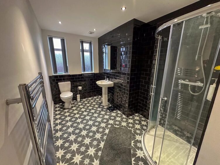 Bathroom inside the Bonnybank Inn apartment 