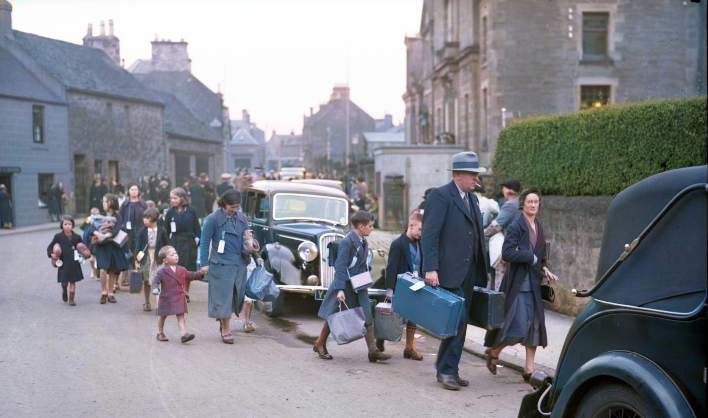 Dundee evacuees heading for the railway station.