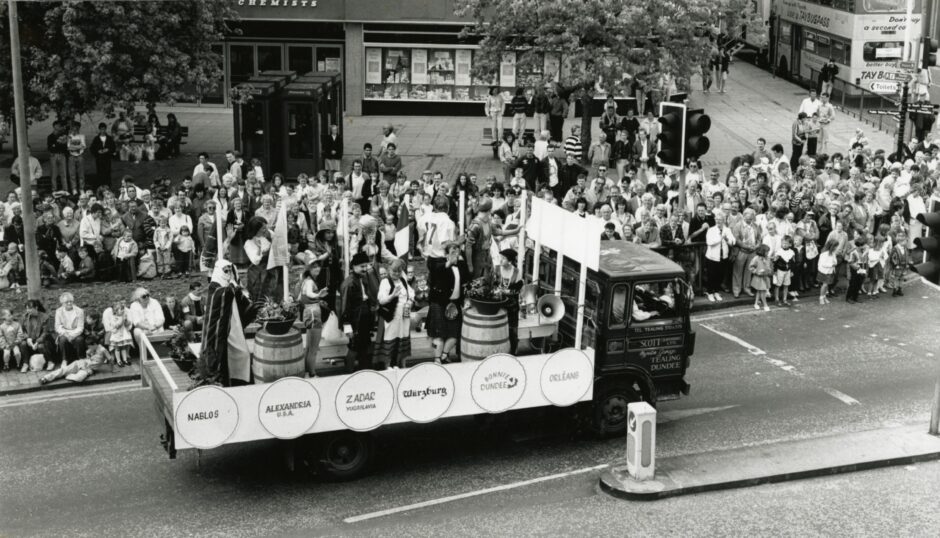 The crowd watching the Dundee Festival parade.