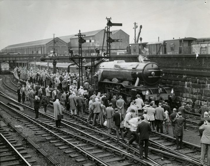 Crowds on the railway lines next to The Flying Scotsman at Tay Bridge Station. 