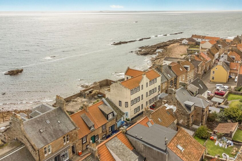 The house faces directly onto the shoreline