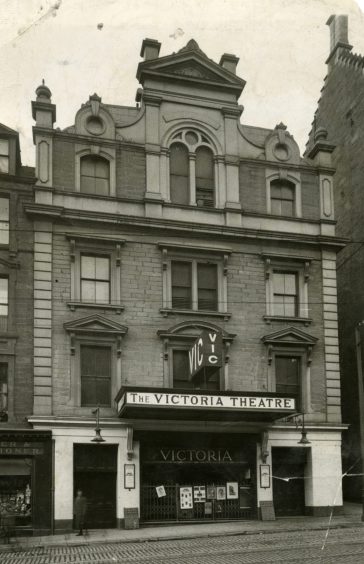 The Vic before a performance in April 1933.