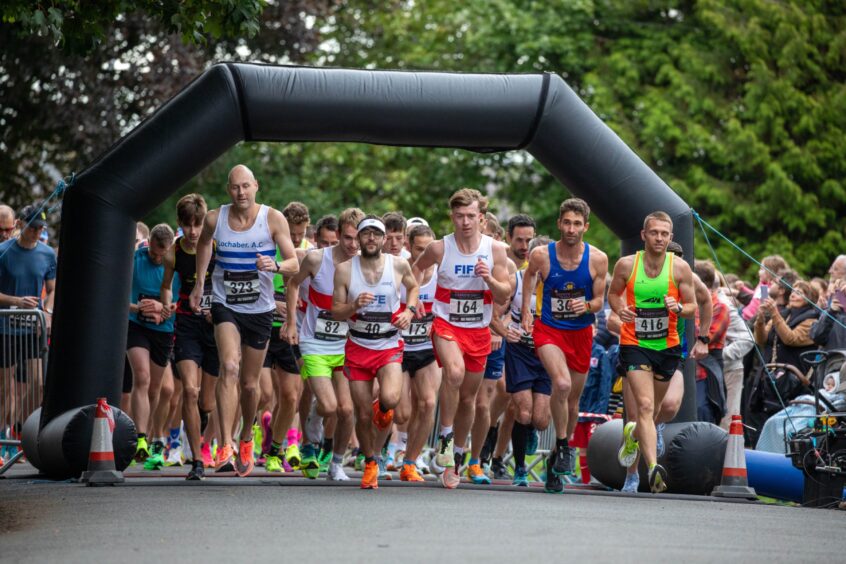 And they're off. the 2024 Kirkcaldy half marathon gets under way