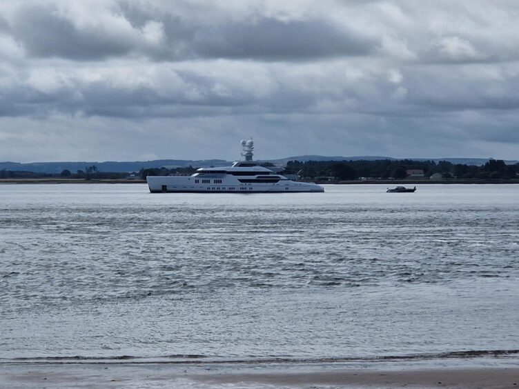 dilbar yacht swimming pool