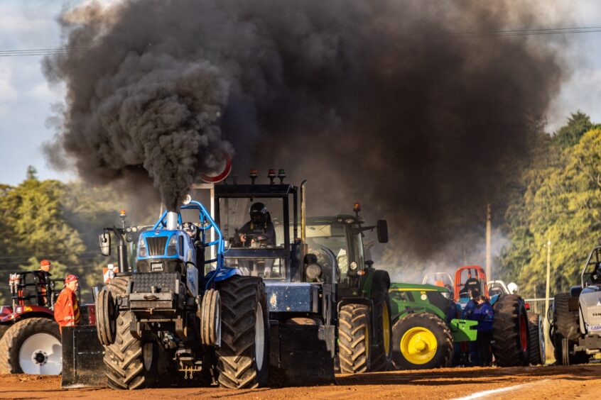 Tractor pulling at Brechin.