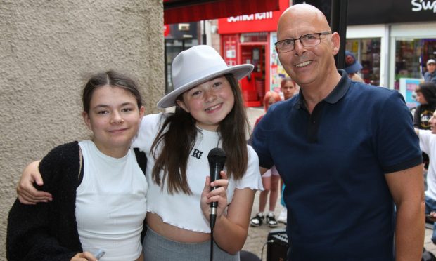 Erin Inglis (centre) with sister Ava and dad Scott in Arbroath. Image: Wallace Ferrier