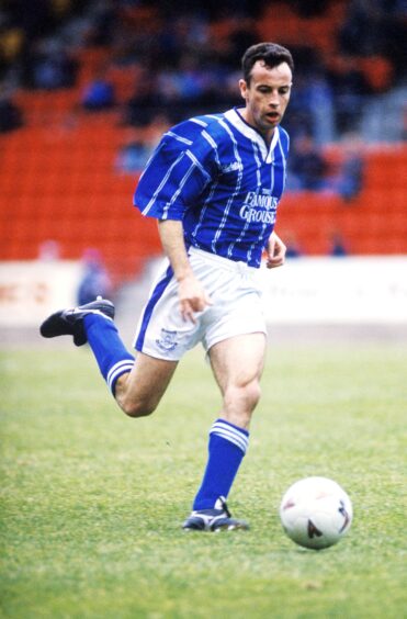 Gary McGinnis in action for St Johnstone. 