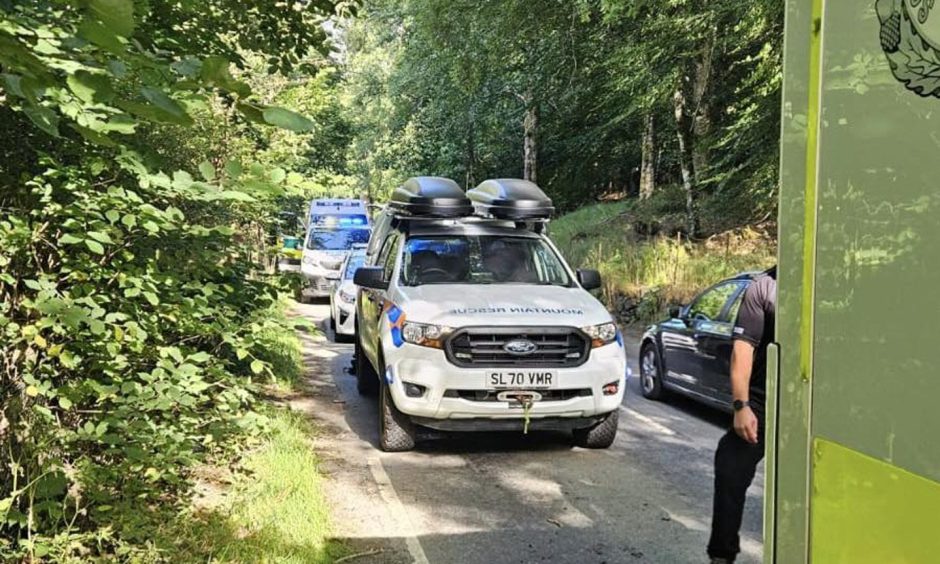 Kenmore rescue scene showing mountain rescue landrovers and other emergency services vehicles