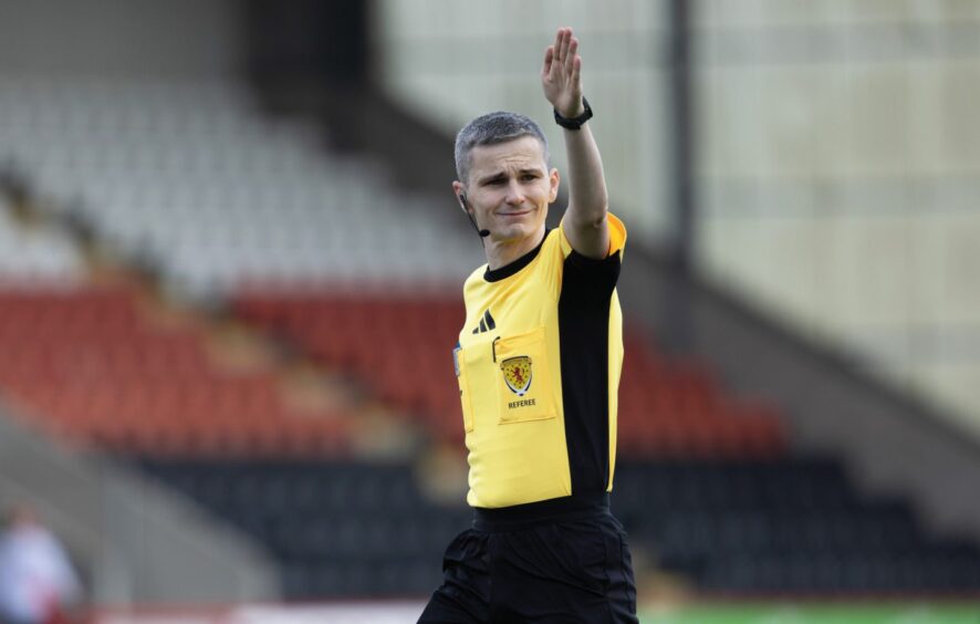 Referee Craig Napier