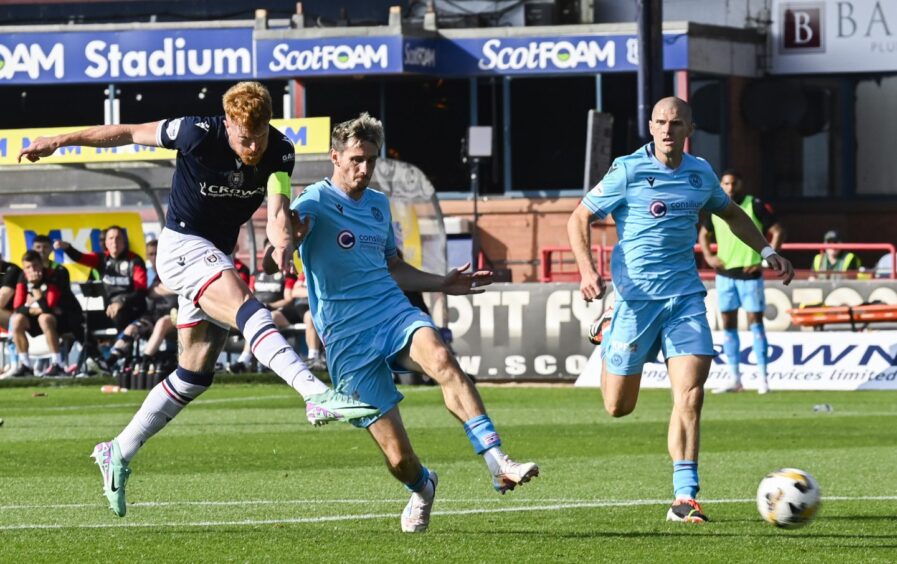 Dundee skipper Simon Murray saw a good second-half chance saved. Image: Rob Casey/SNS