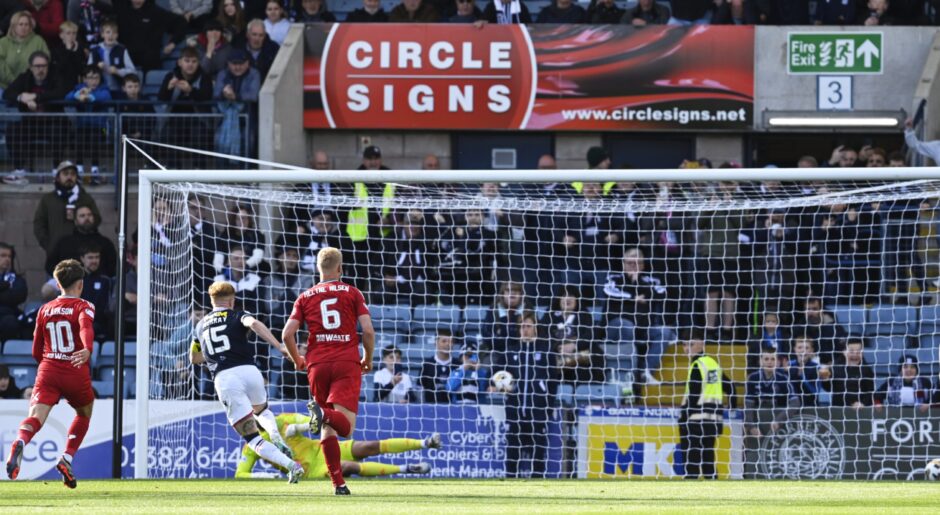 Simon Murray's first Dundee goal at Dens Park made it 2-1. Image: SNS