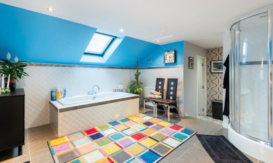 Family shower room at Foxton Lodge in Angus.