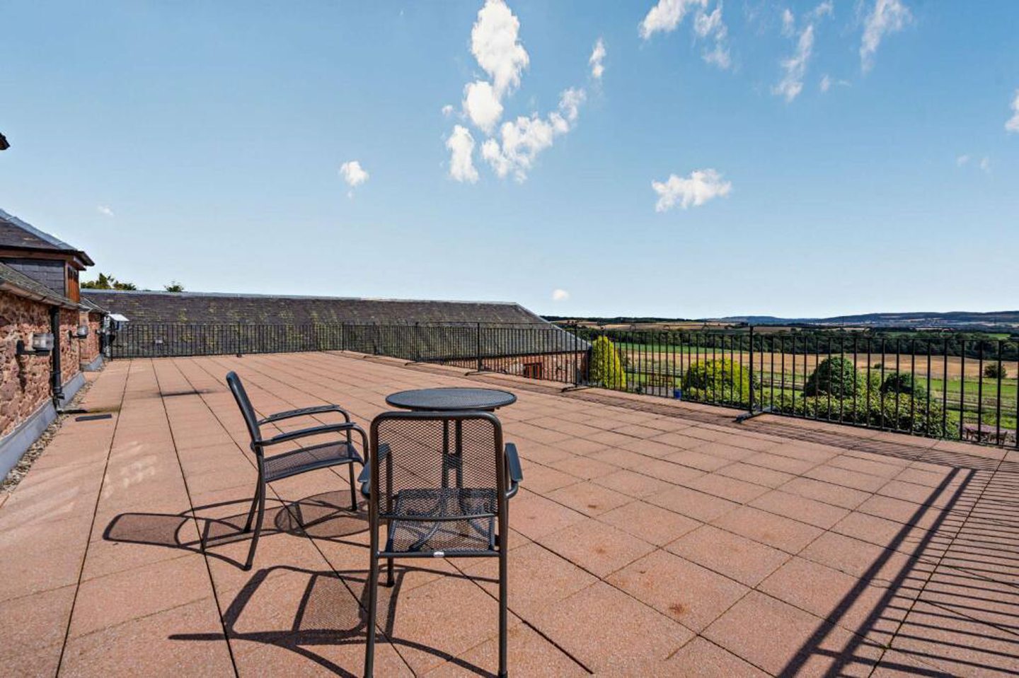 The roof terrace.