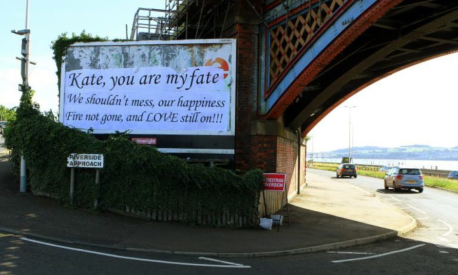 Love note billboard in Dundee.