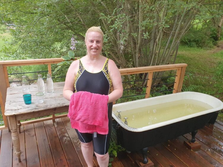 Debbie prepares to try the latest wellness trend - the outdoors sauna and cold water plunge combo.