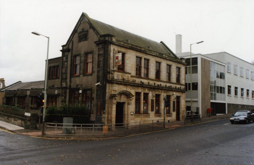 The Post Office Bar in Broughty Fery in November 1998. 