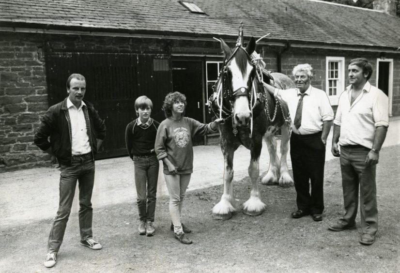 Bruce alongside staff on arrival in July 1984. 