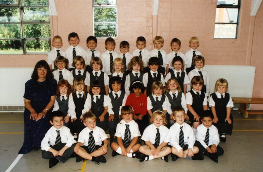 Invergowrie Primary School class photograph in 1998. 