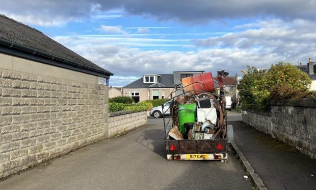 The trailer has been abandoned at the entrance to Muirfield Terrace. Image: Ellidh Aitken/DC Thomson