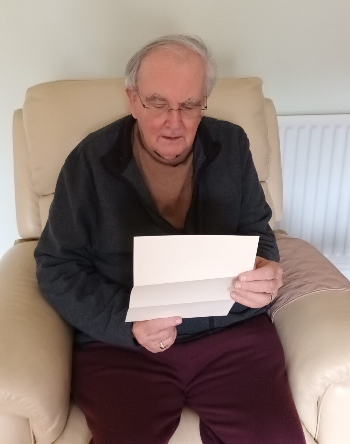 Roger Cartwright reading his letter from King Charles. 