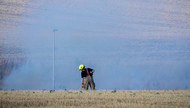 Courier - Breaking - Dundee - Cheviot Crescent Fields - Dundee - Picture Shows: Fire service in attendance at a field fire opposite Cheviot Crescent in Dundee, where two engines are in attendance, beating out the flames - Friday 19th August 2022 - Steve Brown / DCT MEdia