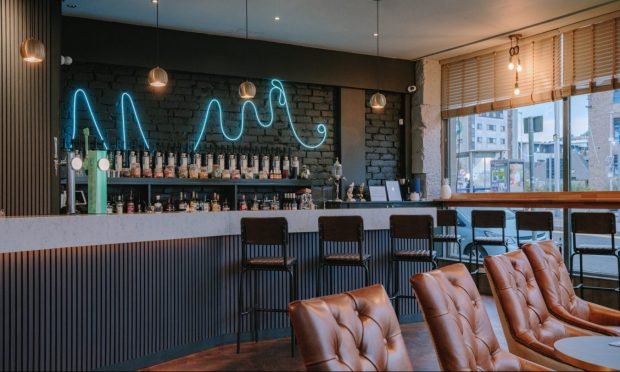 5 best bars in Dundee for a first date