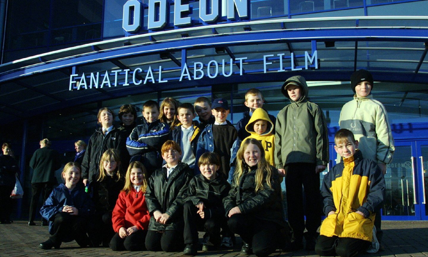 Some Primary 6 pupils from Dundee’s Mid Craigie Primary before a Harry Potter showing in 2001. Image: DC Thomson.