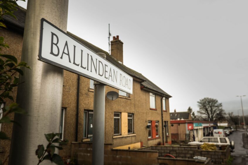 Ballindean Road sign