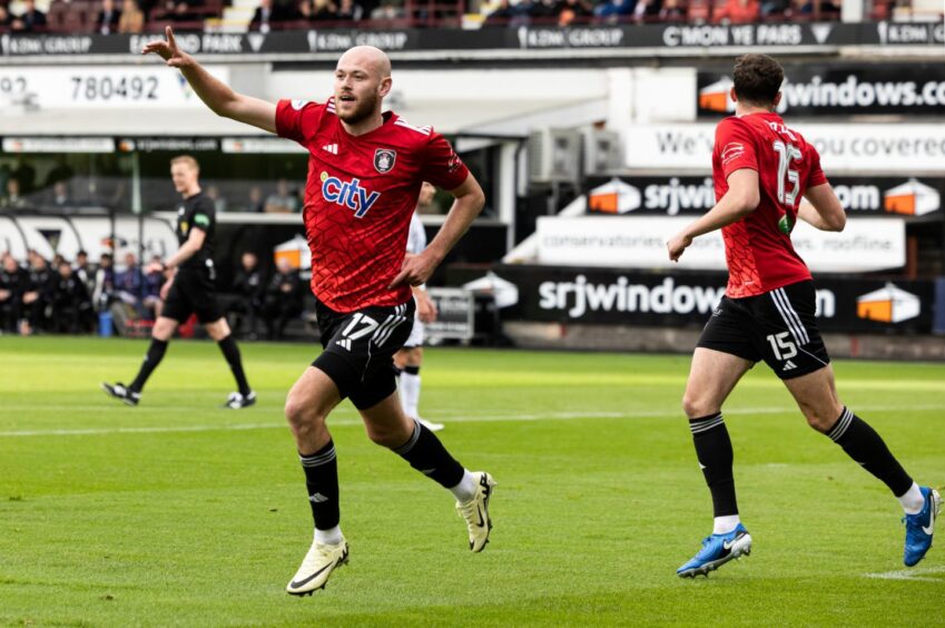 Zak Rudden nets at Dunfermline for Queen's Park. Image: Mark Scates/SNS