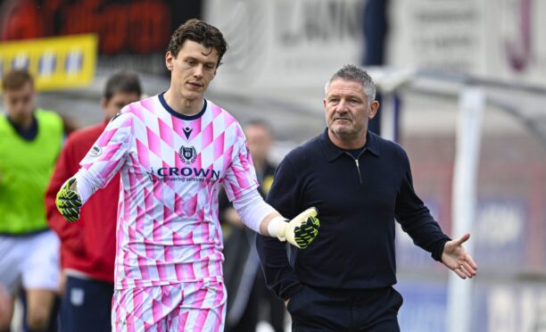 Jon McCracken in conversation with Dundee boss Tony Docherty at half-time of their defeat to Kilmarnock. Image: SNS