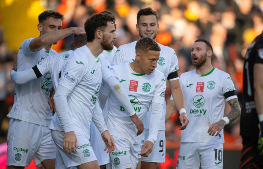 Hibs players celebrate Dwight Gayle's goal