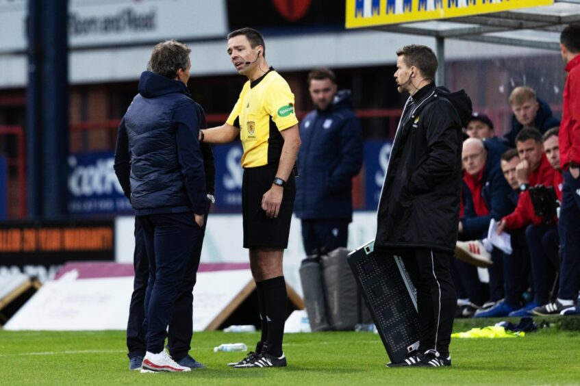 Referee Kevin Clancy talks to managers Tony Docherty and Simo Valakari before confirmed the St Johnstone winner.