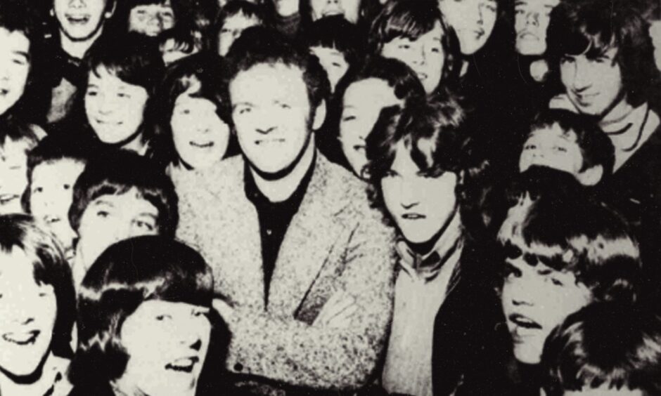 Billy Bremner with pupils at St Modan's in Stirling in 1973. 