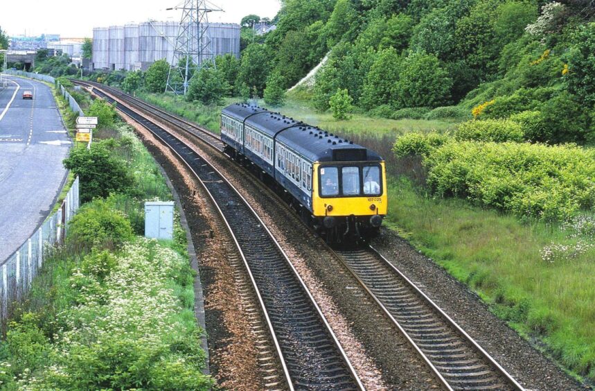 Dundee-Carnoustie train at Craigiebank with Class 107 unit 025 in June 1991