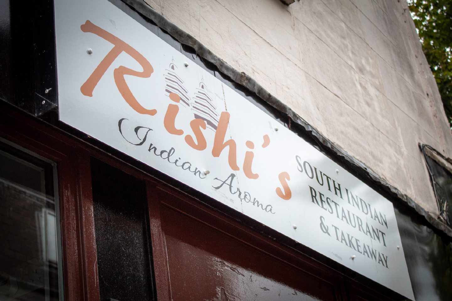 Exterior sign of Rishi's Indian Aroma restaurant