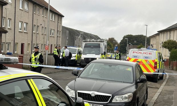 Police at North Street in Lochgelly. Image: Neil Henderson/DC Thomson