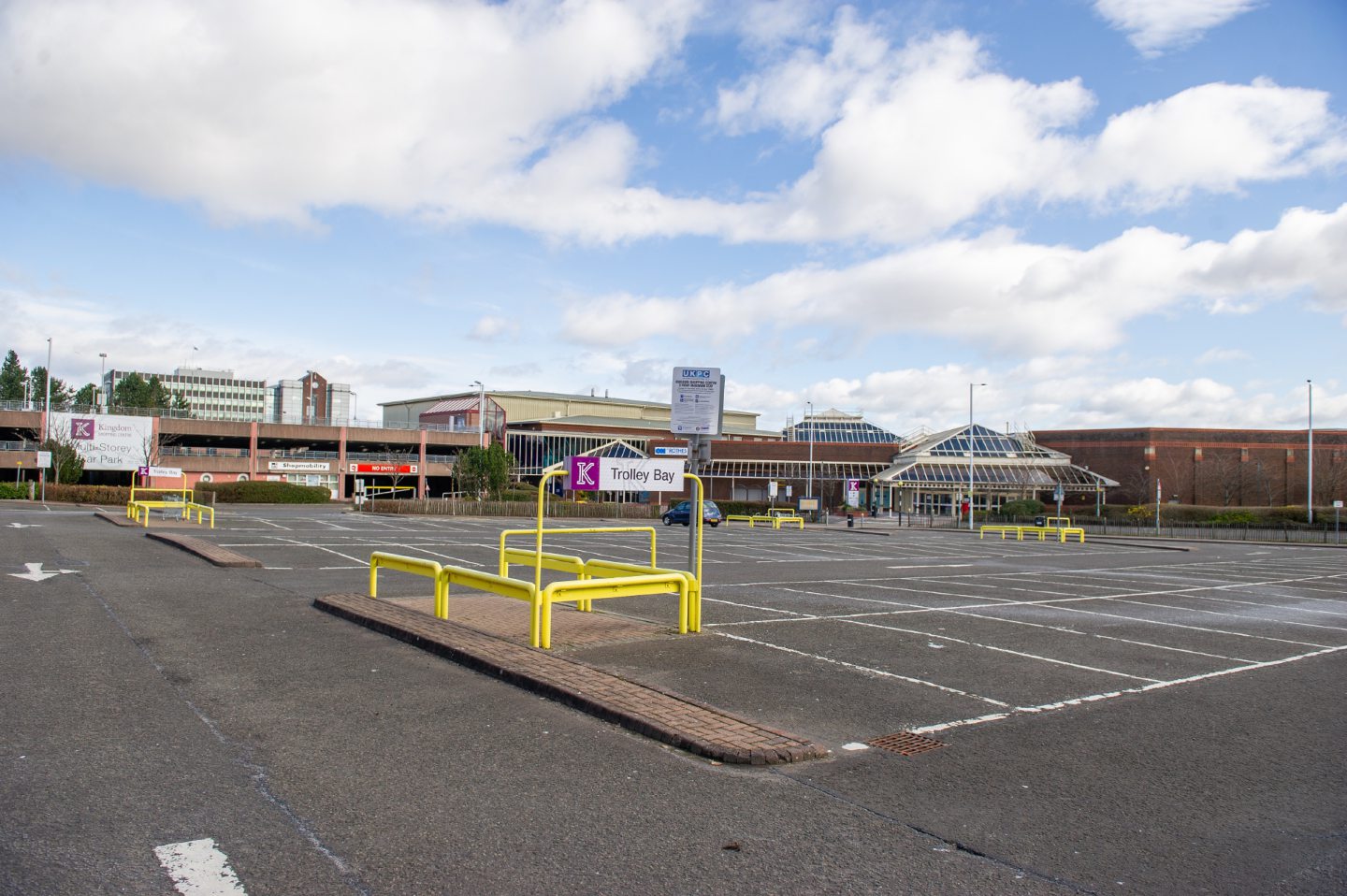 Crews tackle fire outside Kingdom Shopping Centre in Glenrothes