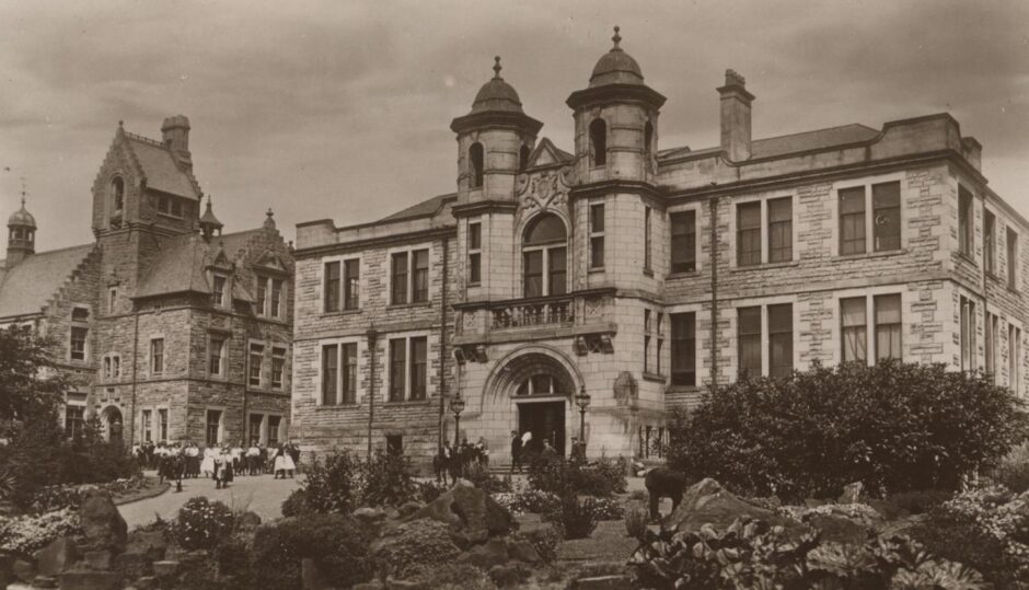 the exterior and grounds of the Dunfermline college