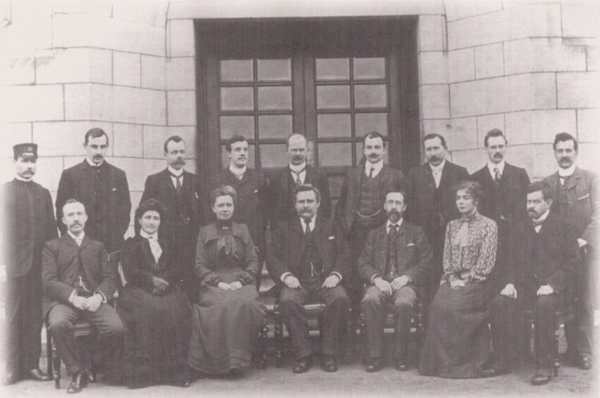 Two rows of Lauder College staff pose for a picture in 1902