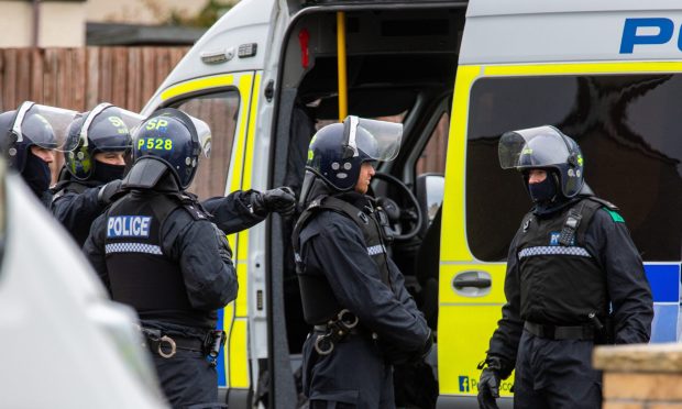 Riot police on March Crescent, Anstruther