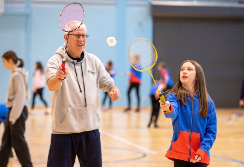 Girl guides from 1st Muirhead Guides Dundee take part in Badminton with instructor Steve Cummings.